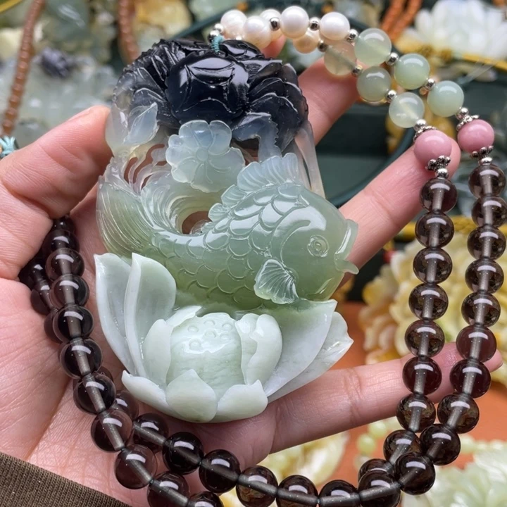蛇纹石玉吊坠合金