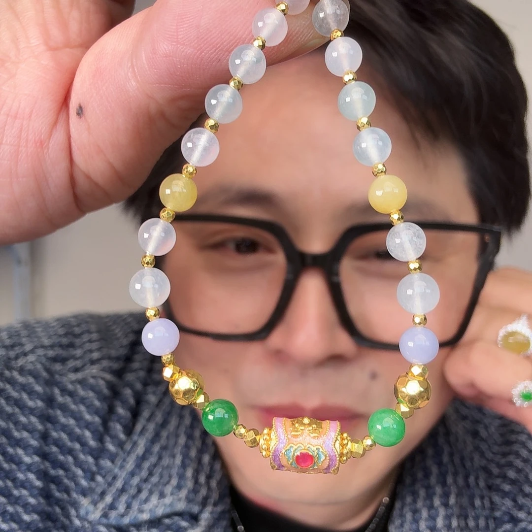 ****多翡翠足金镶嵌颈饰一件