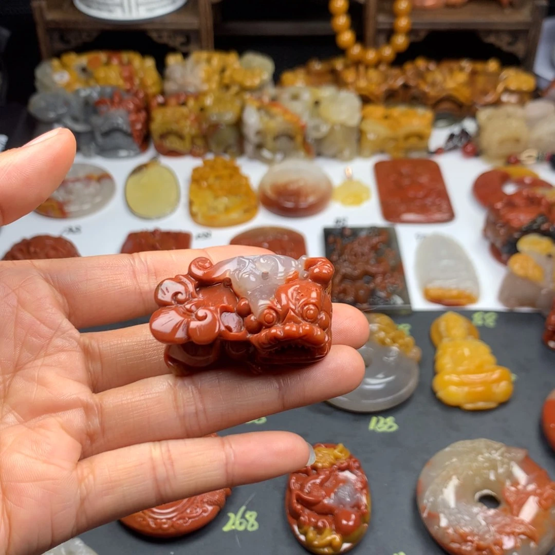 石英质玉（黄龙玉）挂件未镶嵌