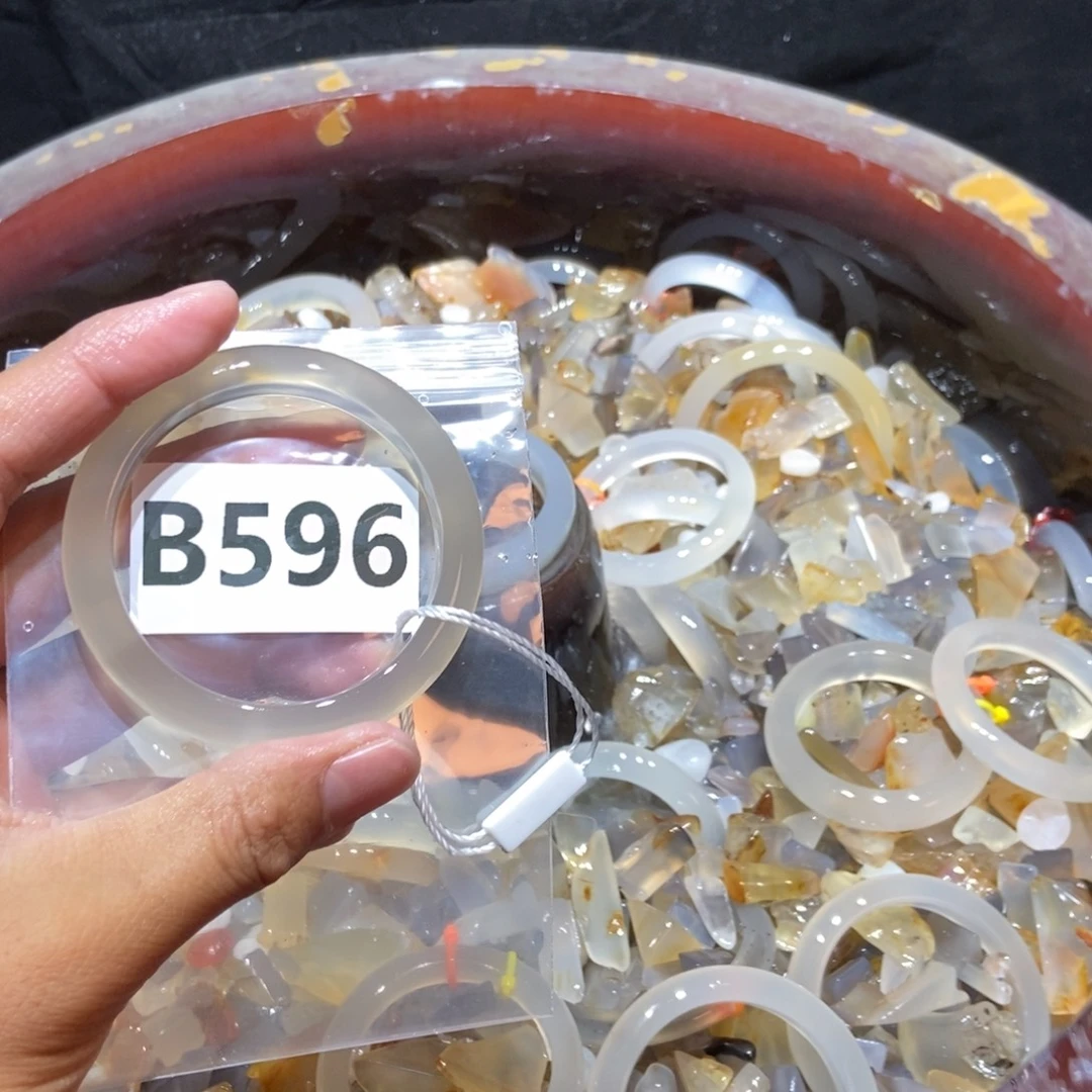 风***香玛瑙/玉髓未镶嵌手镯