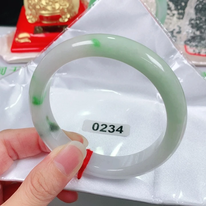 翡翠手镯未镶嵌   编号0234 正圈60+
