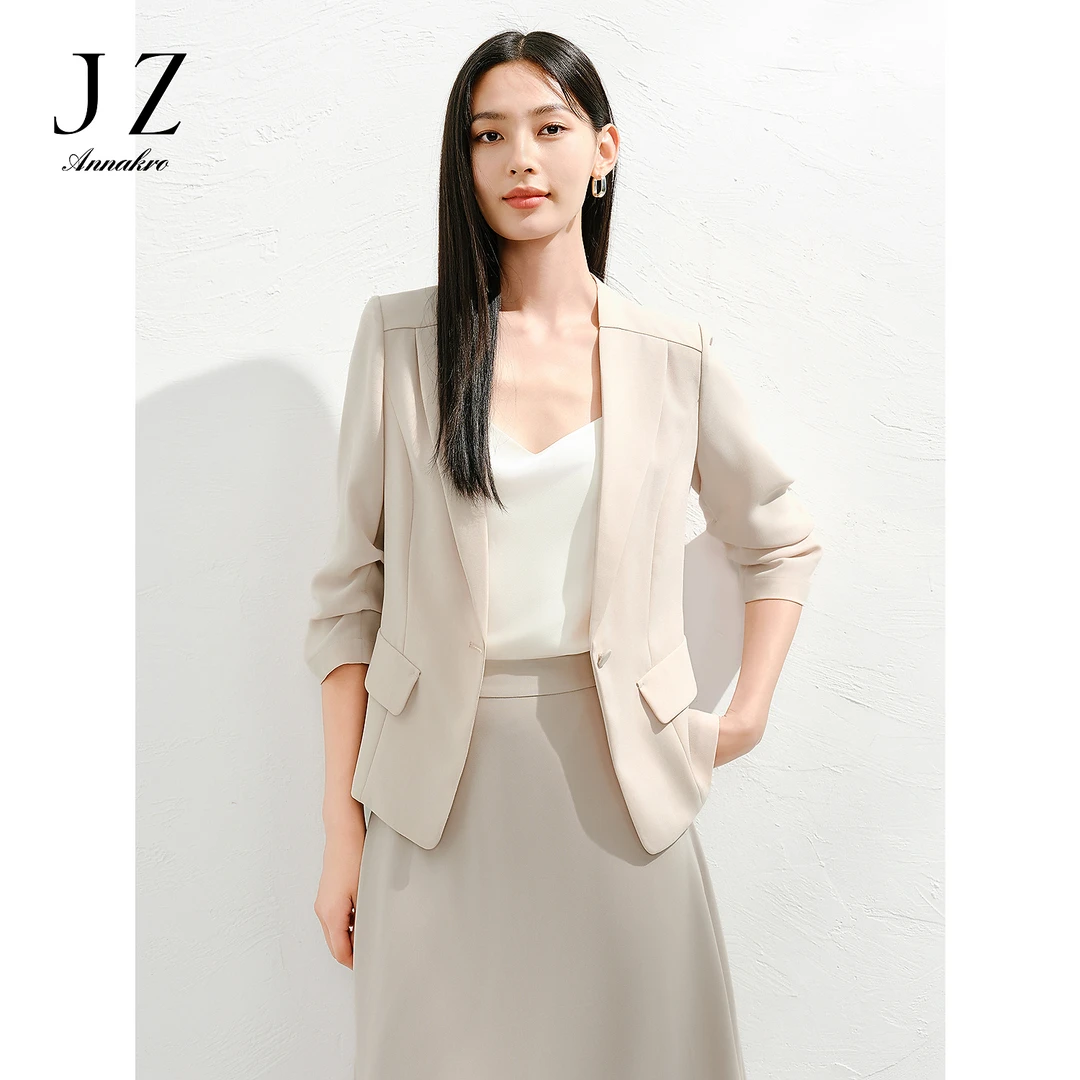 玖姿安娜蔻KWFX40207通勤一粒扣七分袖抽皱收腰短西装女2025夏