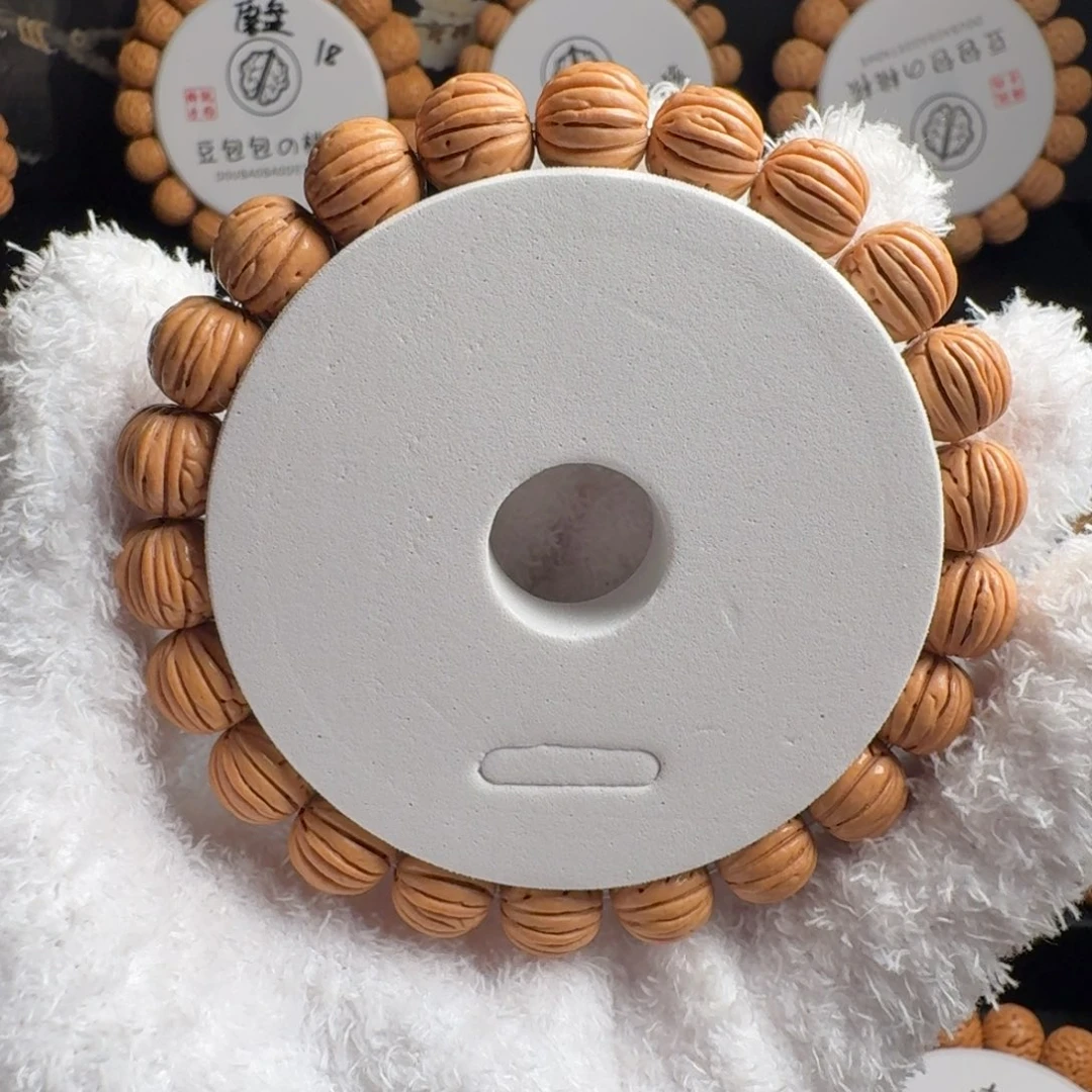 吊坠桃核11+野生三道筋小奶豆