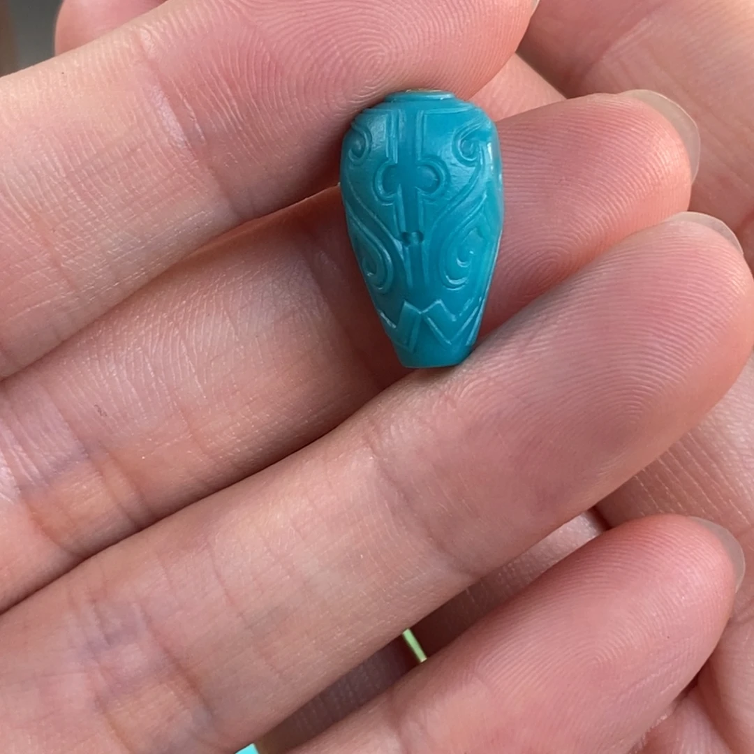 未镶嵌绿松石。博古纹三通