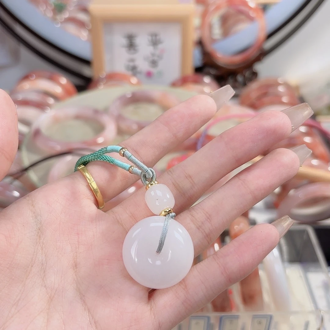 石英质玉手镯未镶嵌大****莉