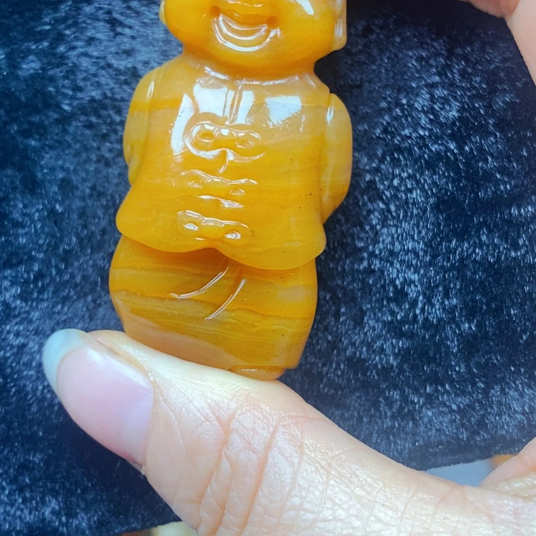 未镶嵌石英质玉（黄龙玉）颈饰