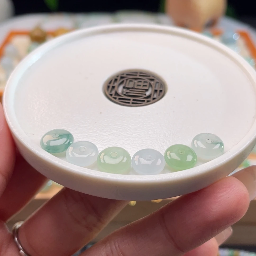 散珠翡翠天然缅甸翡翠a货一组8+，比较薄3+