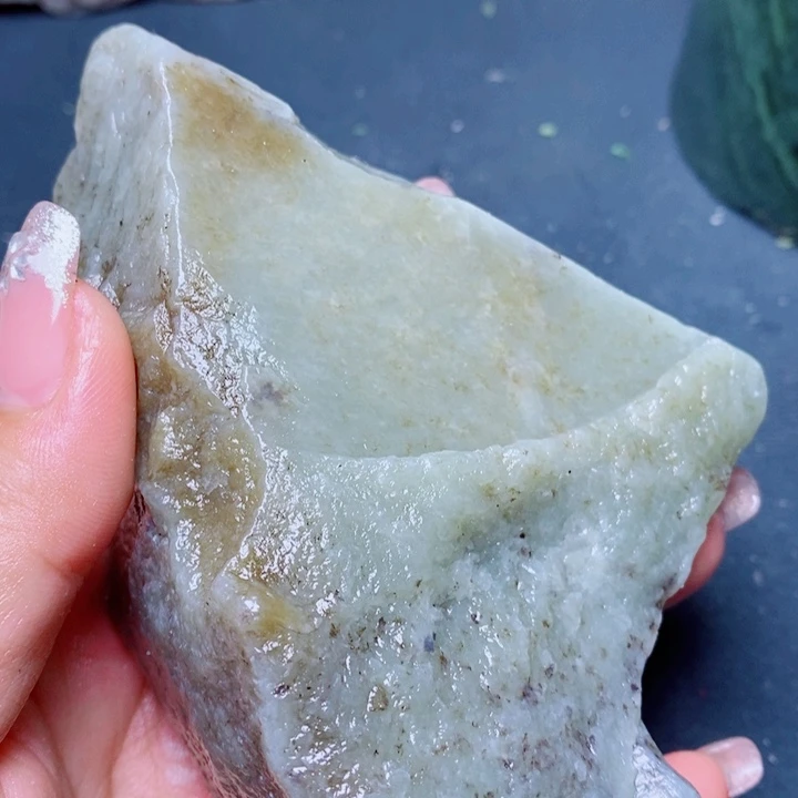 和田玉（糖玉）未镶嵌珠宝奇石