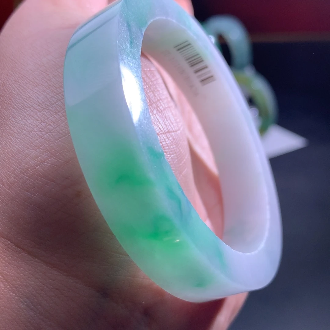 定制翡翠未镶嵌翡翠手镯