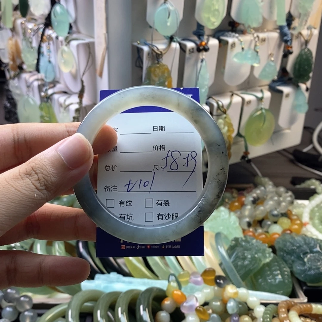 未镶嵌蛇纹石玉颈饰