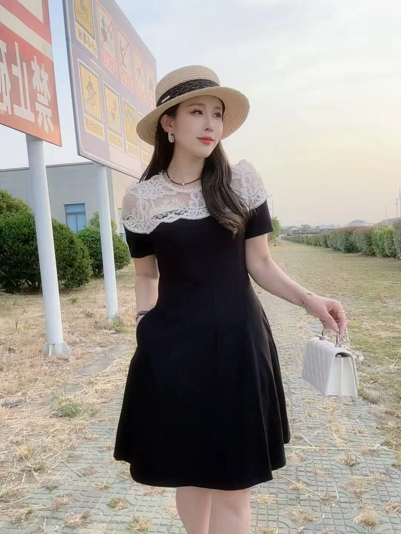 恰逢景梅子自留款温柔重工收腰显瘦气质法式蕾丝刺绣拼接连衣裙