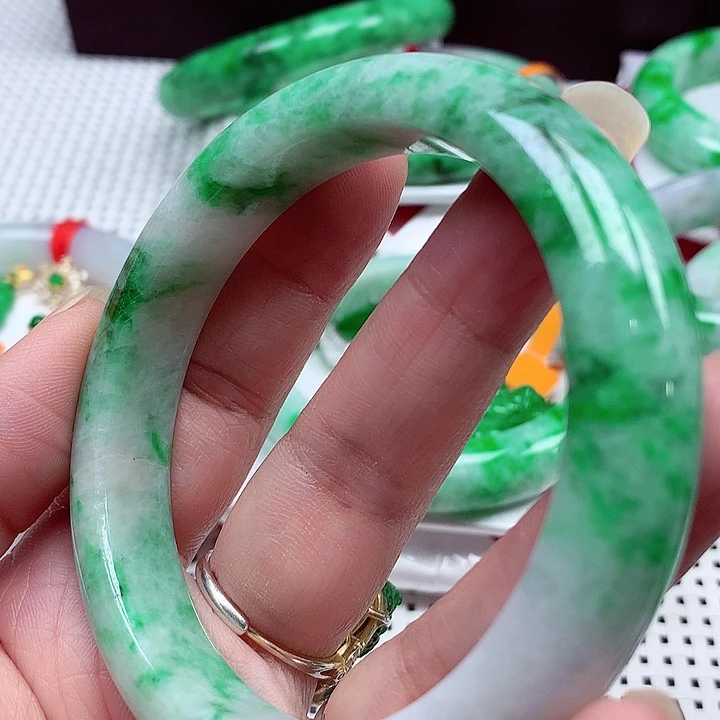 翡翠未镶嵌手镯翡翠