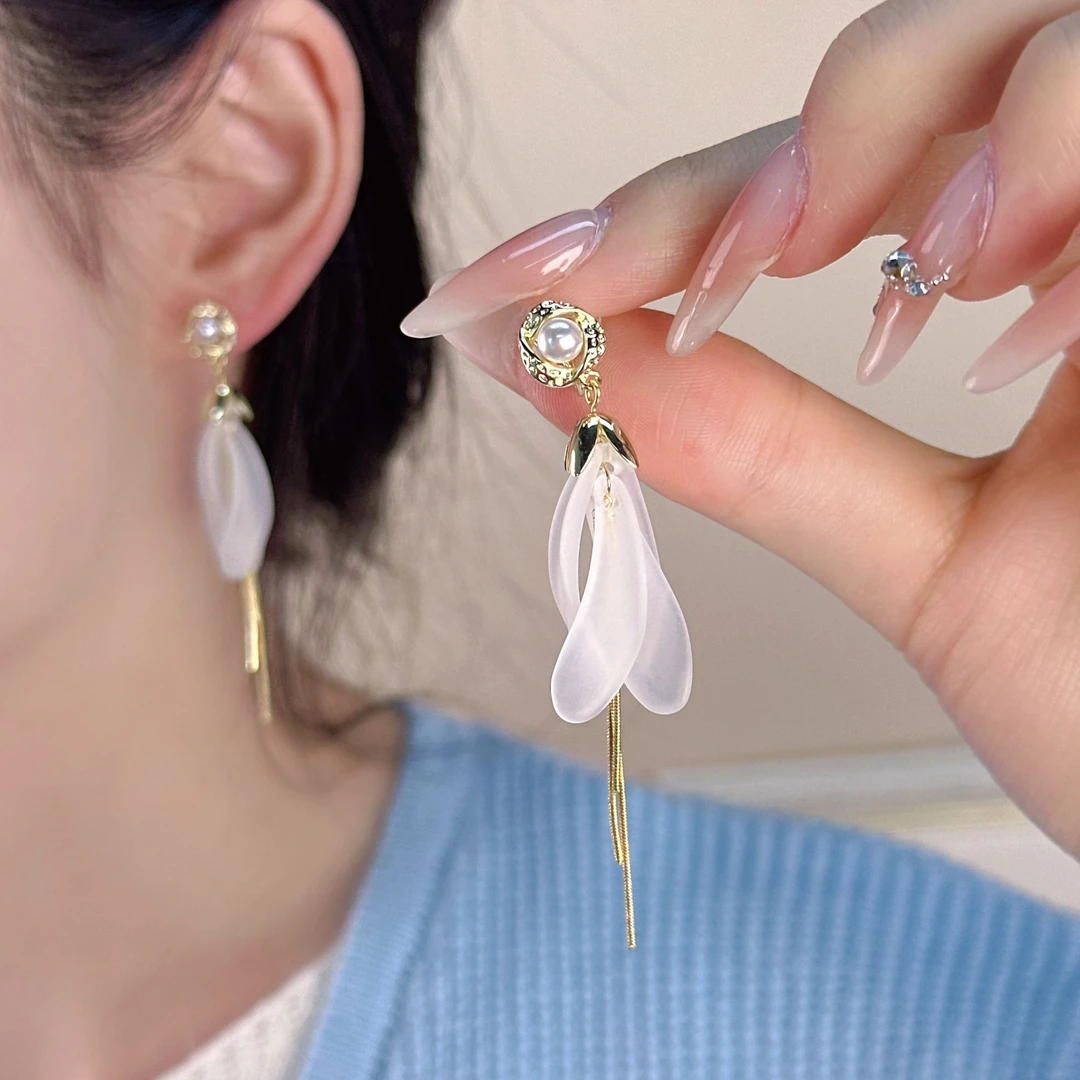 铜合金耳饰 925纯银高冷气质花瓣流苏耳环无耳洞镶珍珠耳饰W137