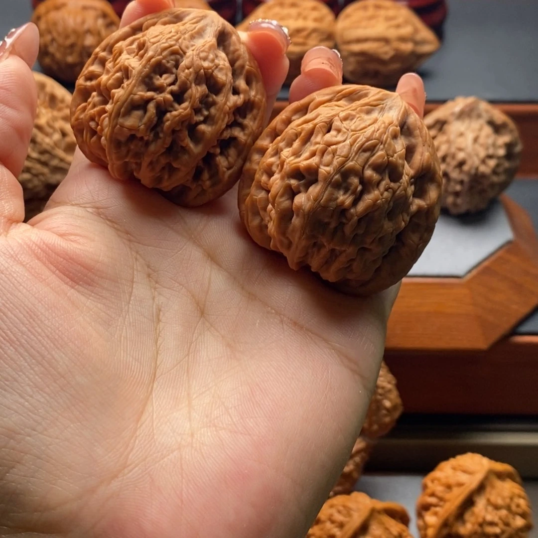 文玩核桃吊坠40虎头王