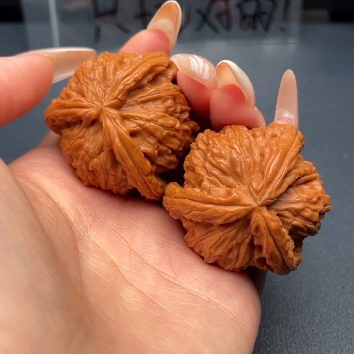 台***少吊坠文玩核桃白狮子