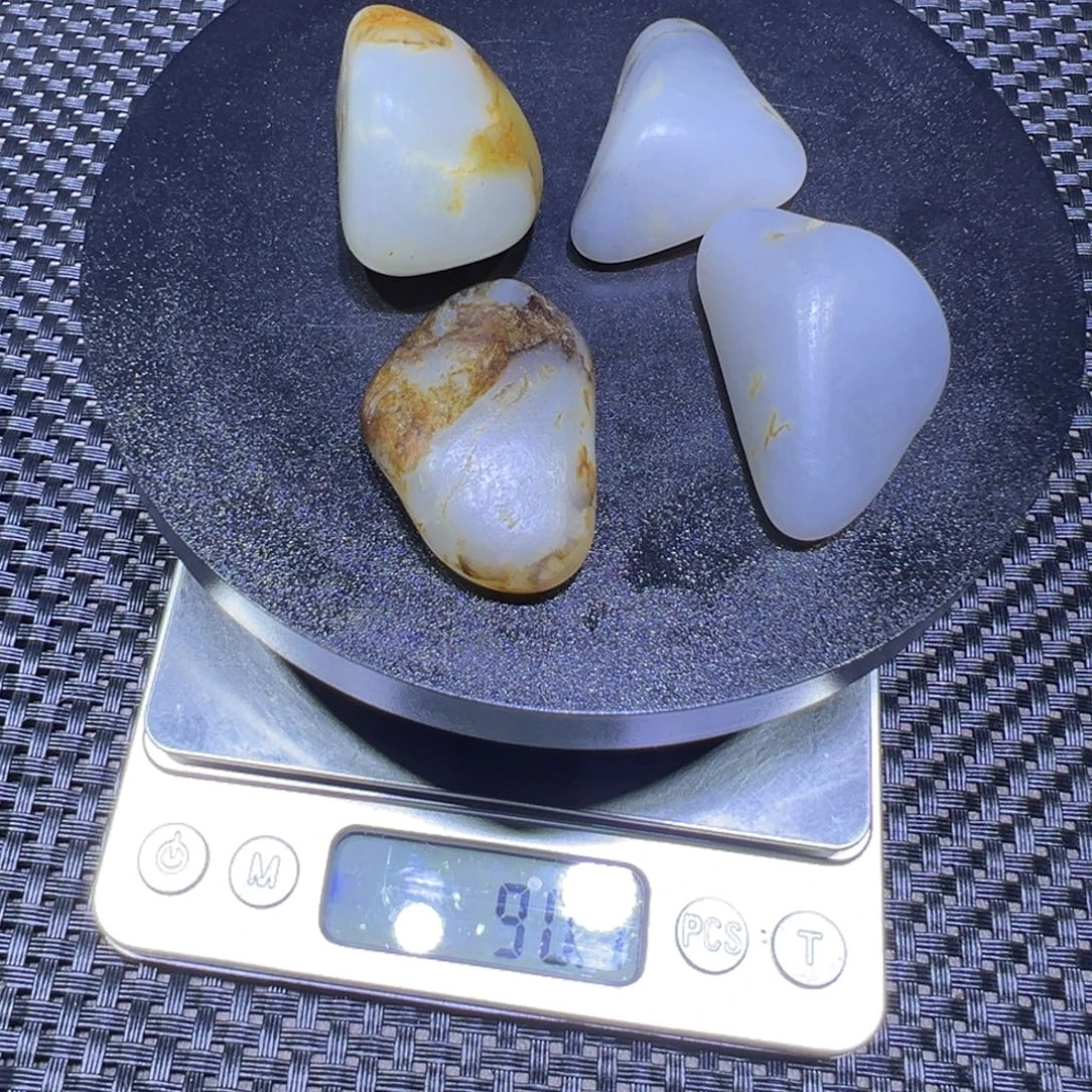 吊坠(不含链)未镶嵌和田玉（子料）90