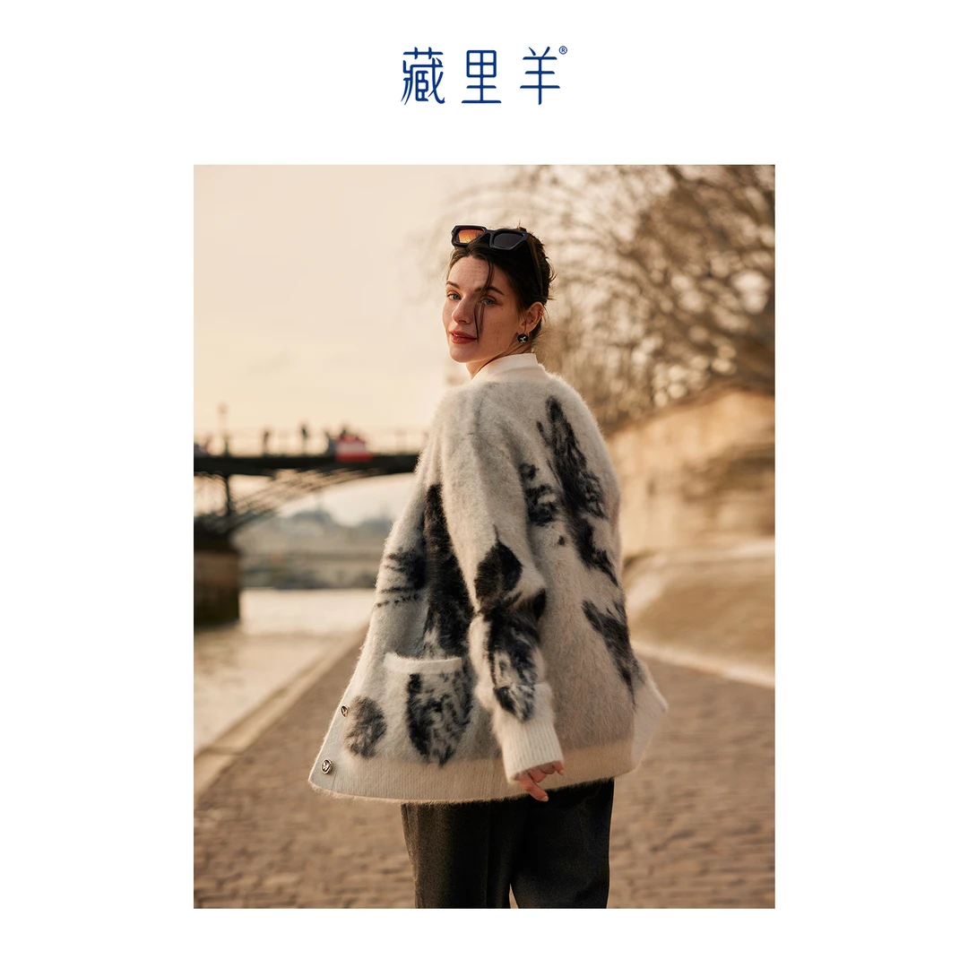 藏里羊【北美小动物毛毛】曲春雨同款“蝶舞”白蝶重磅提花外套M1296