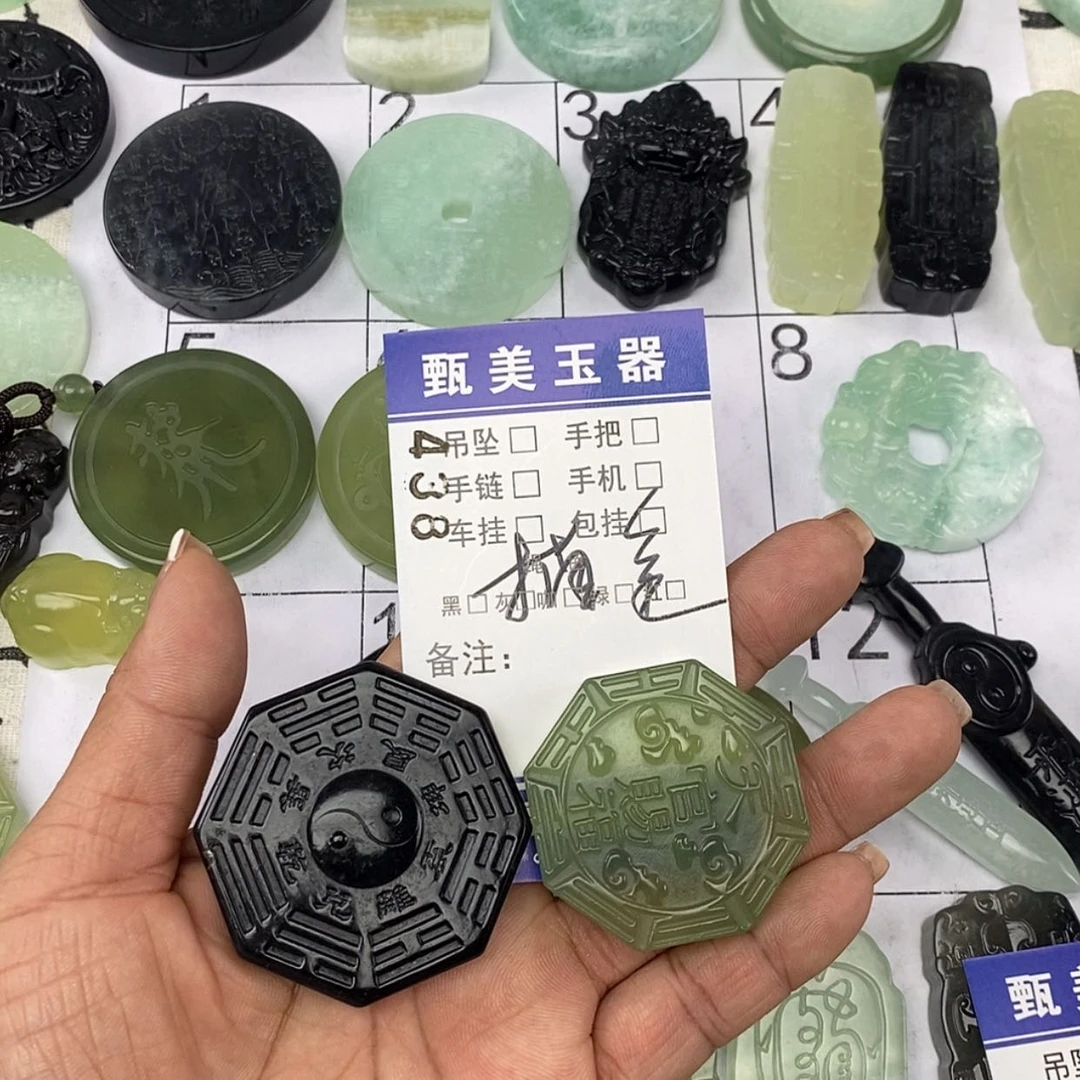 【闪购商品】岫玉颈饰未镶嵌仁**士挂件