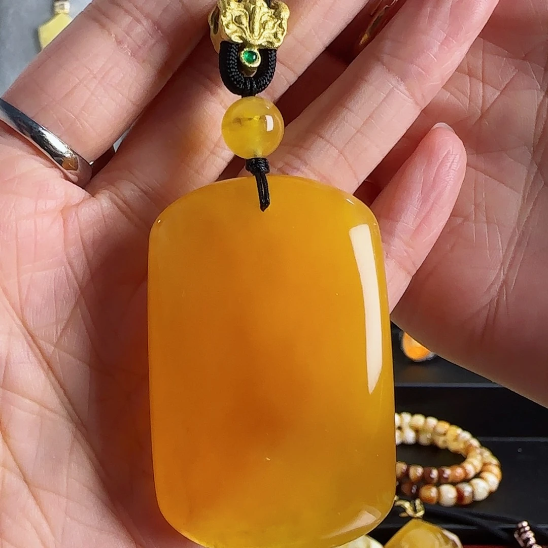 香***境琥珀颈饰未镶嵌蜜蜡焦皮料芬达色无事牌
