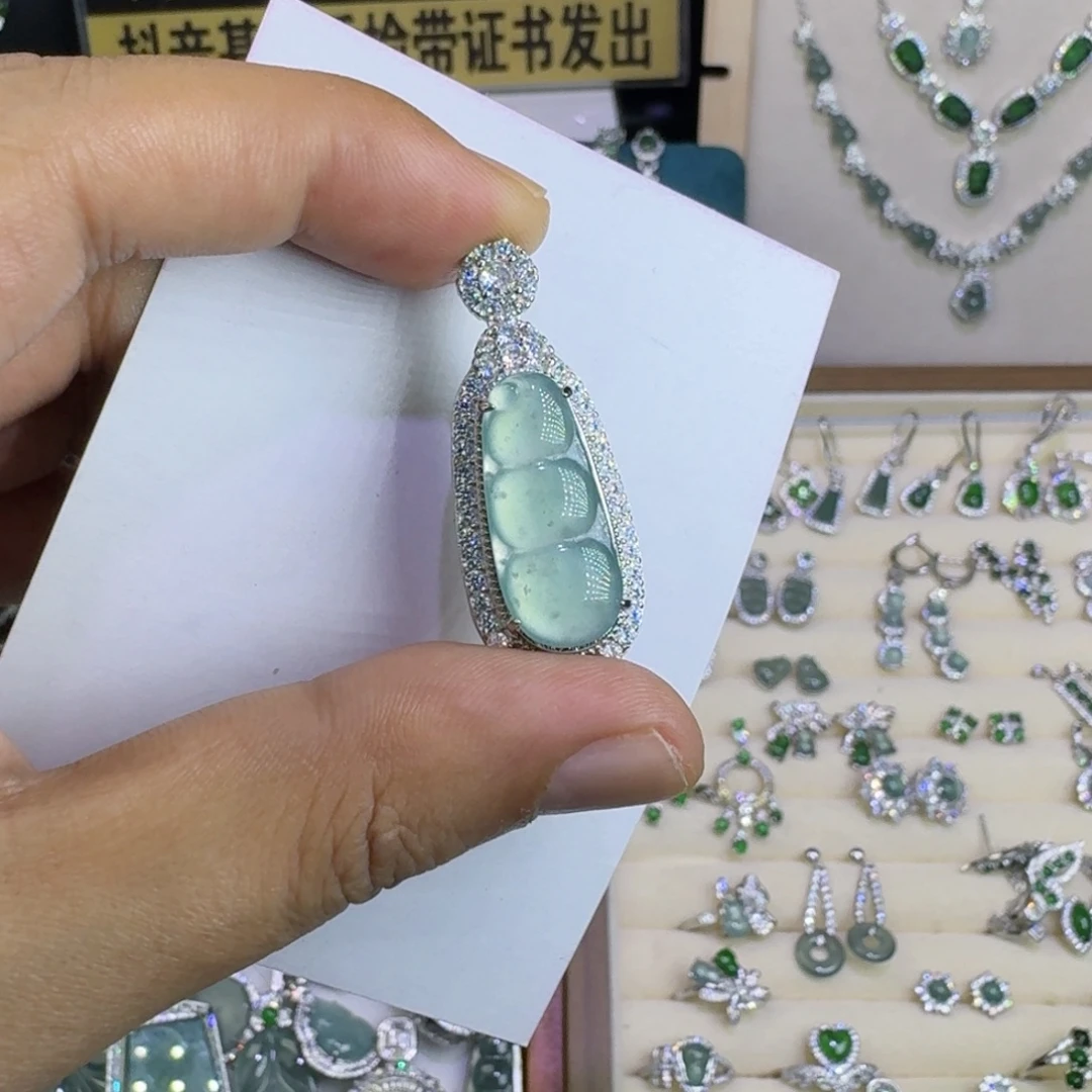 翡翠未镶嵌颈饰42