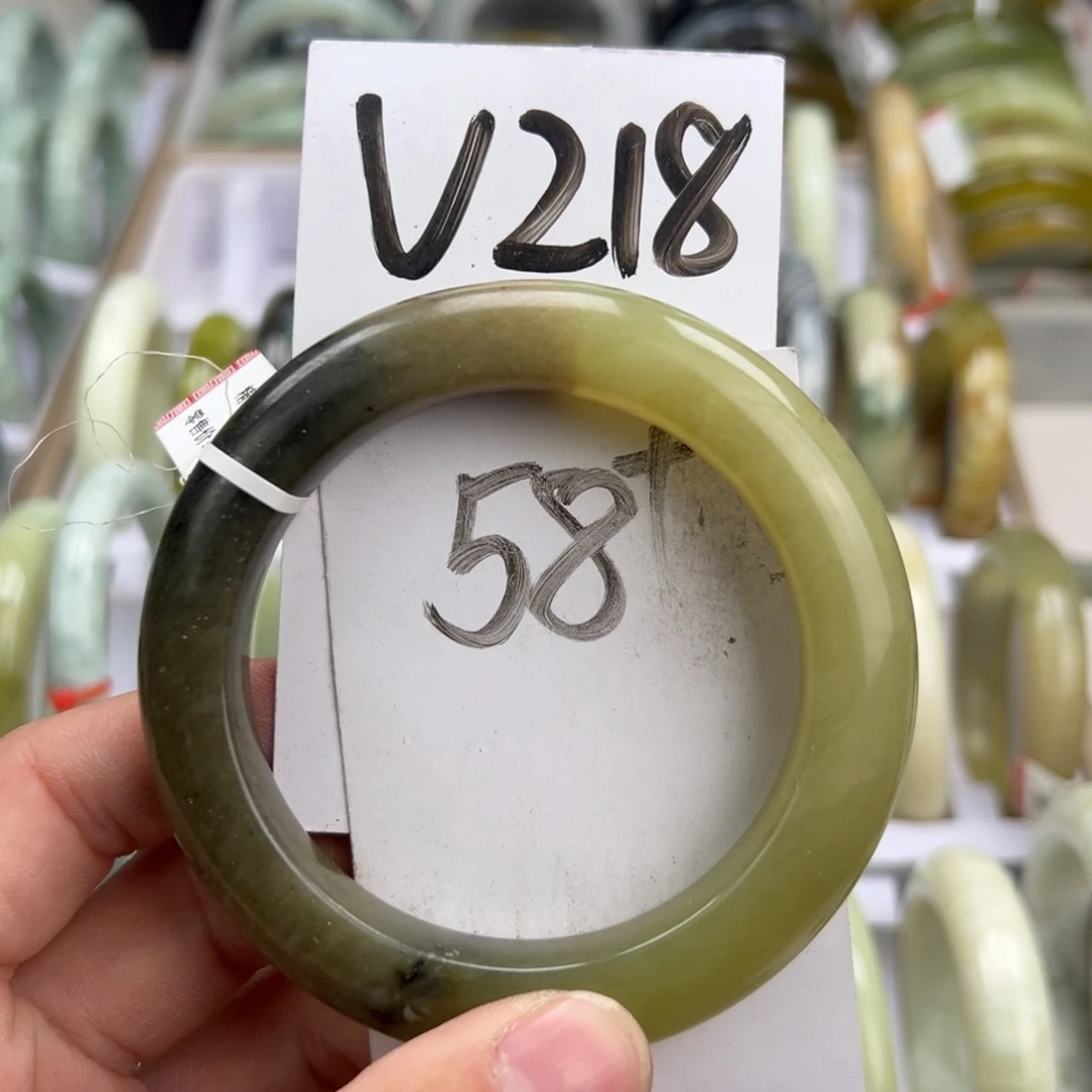 岫玉手镯未镶嵌天然岫玉