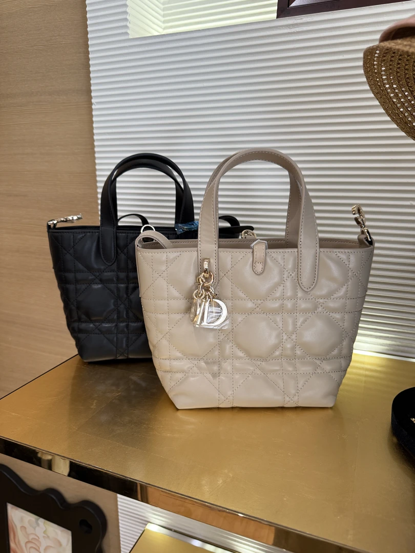 Innstudios D家菱格纹包包