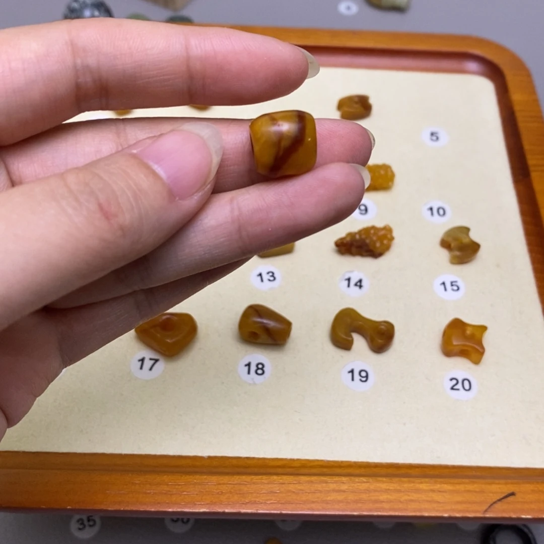 七***秦蛇纹石玉未镶嵌配饰