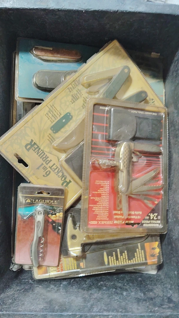 一号外贸库存处理家用多功能小刀 实选以直播间为准 请勿乱拍