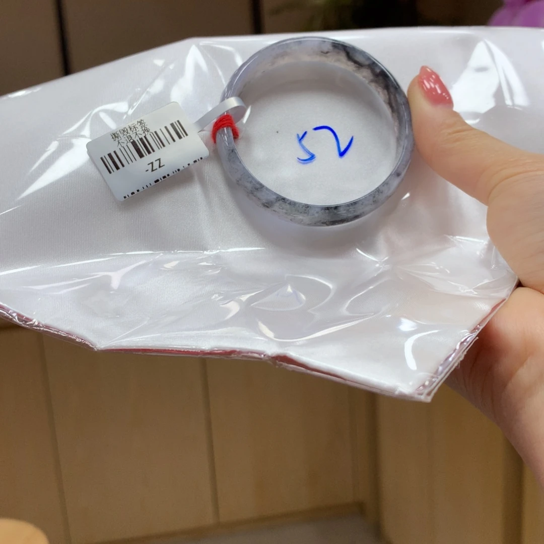 翡翠手镯未镶嵌不退不换