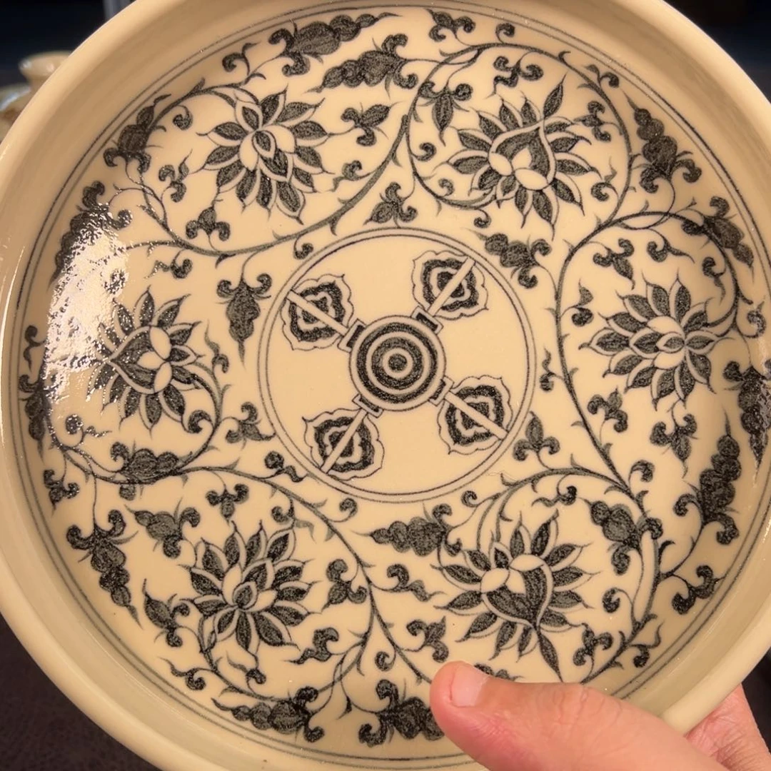 手工手绘陶瓷作品