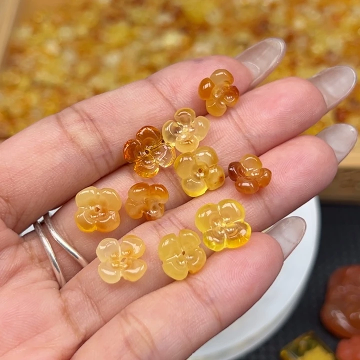 以***售未镶嵌吊坠(不含链)蜜蜡