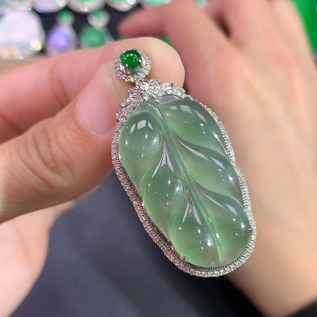 翡翠吊坠(赠链)18K金镶嵌