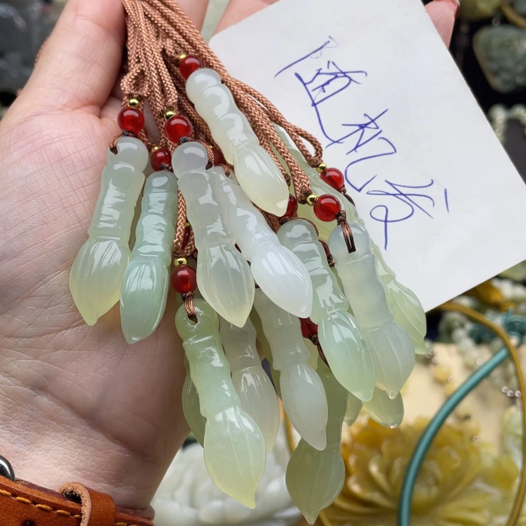 蛇纹石玉颈饰未镶嵌