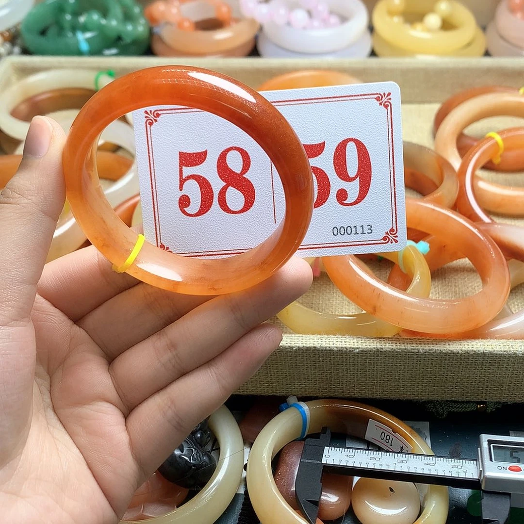 未镶嵌石英质玉（黄龙玉）手镯