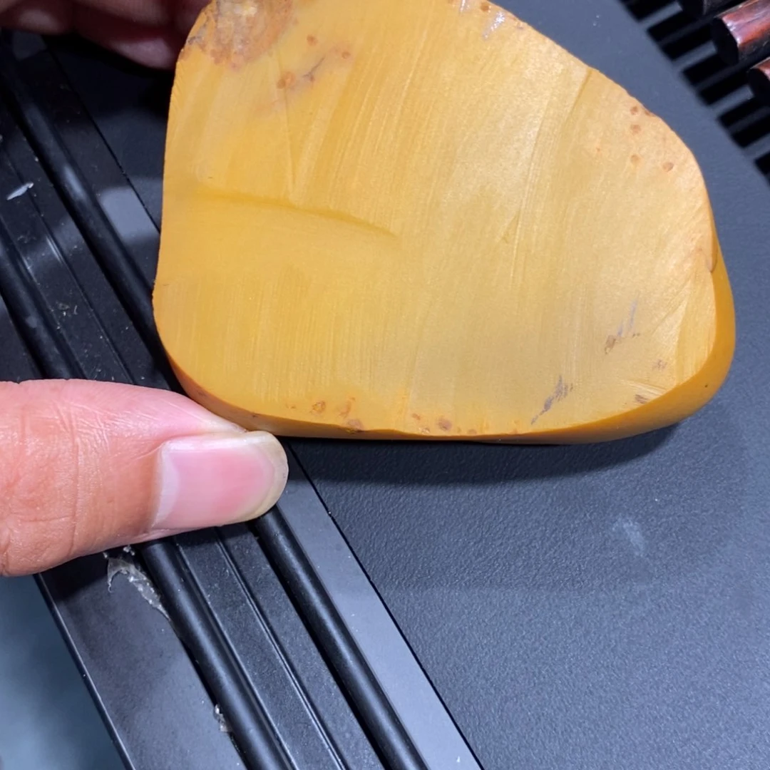 何***水石英质玉未镶嵌颈饰