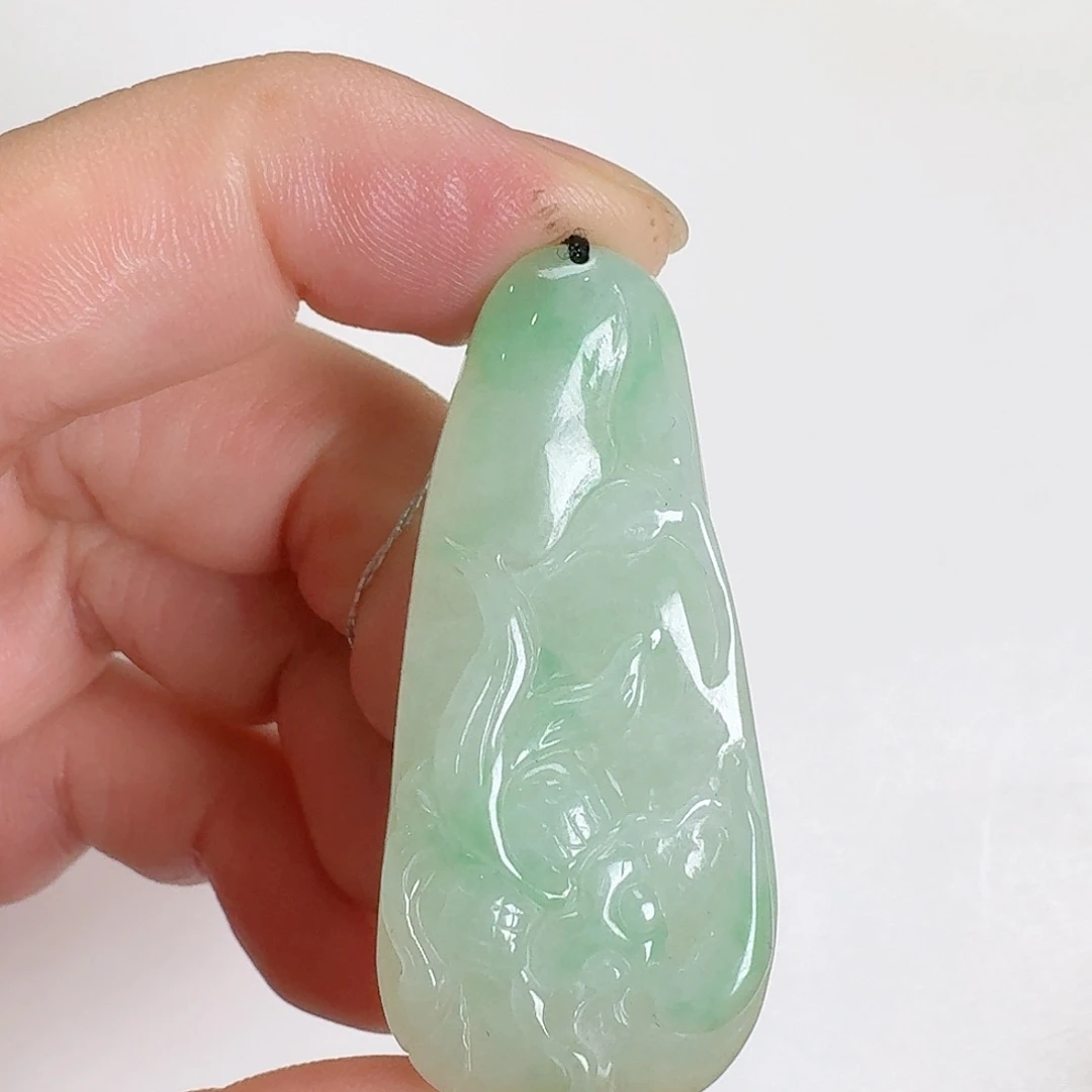 翡翠未镶嵌颈饰莲年有鱼