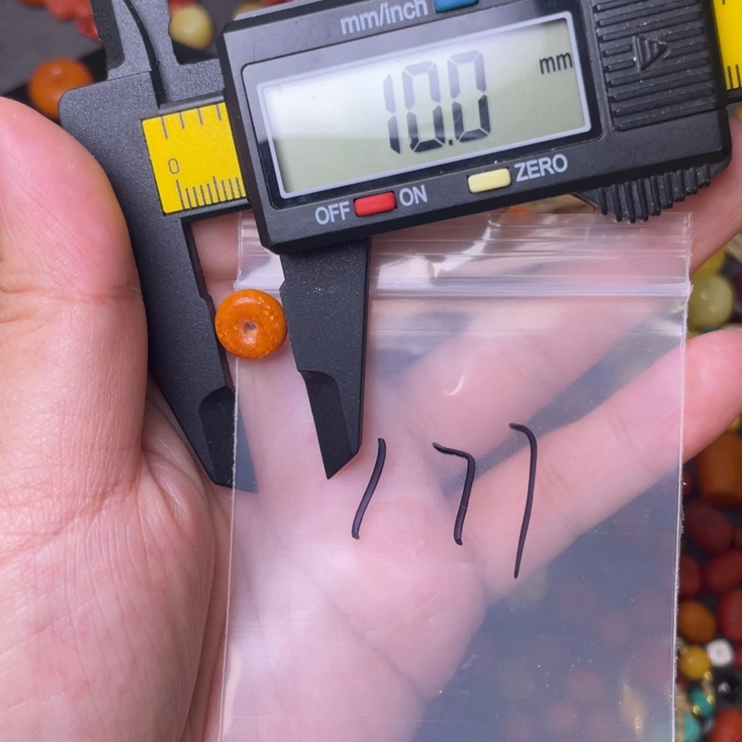 琥珀裸石未镶嵌配饰