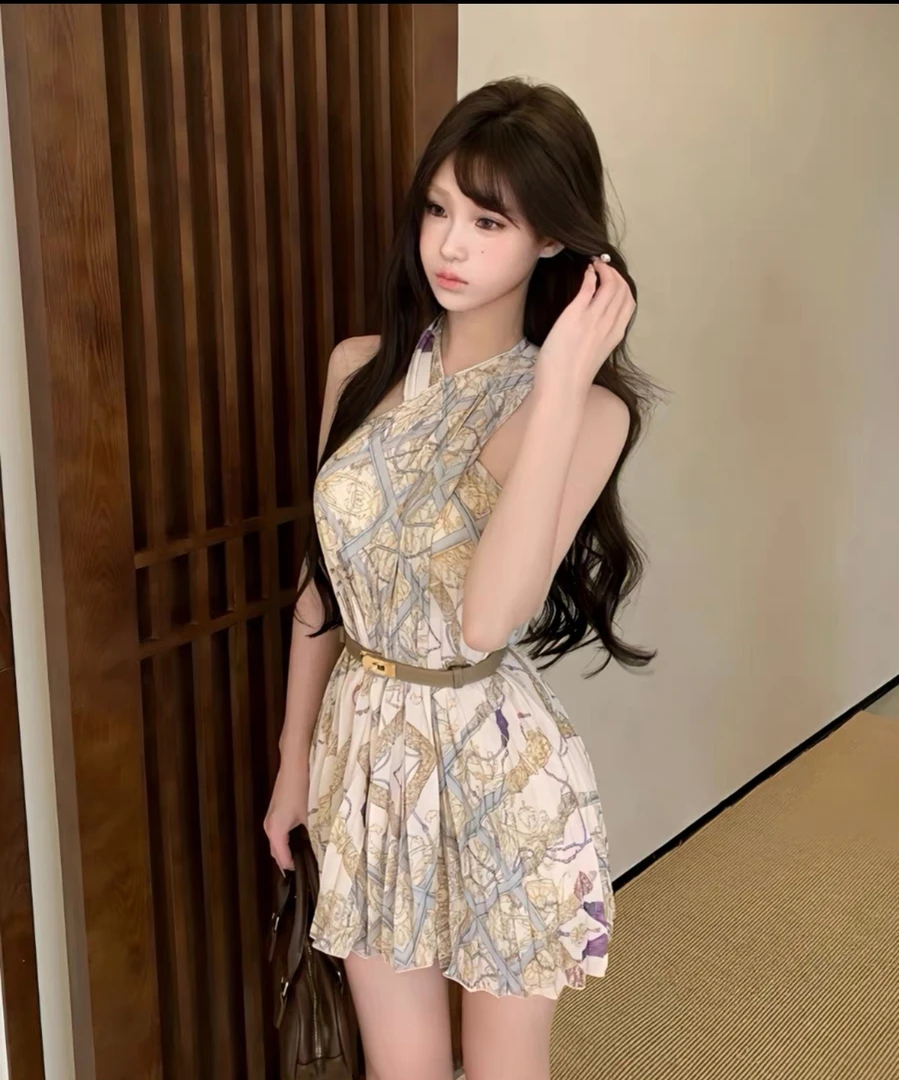 2025新款印花交叉挂脖领夏季连衣裙设计性感纯欲少女风
