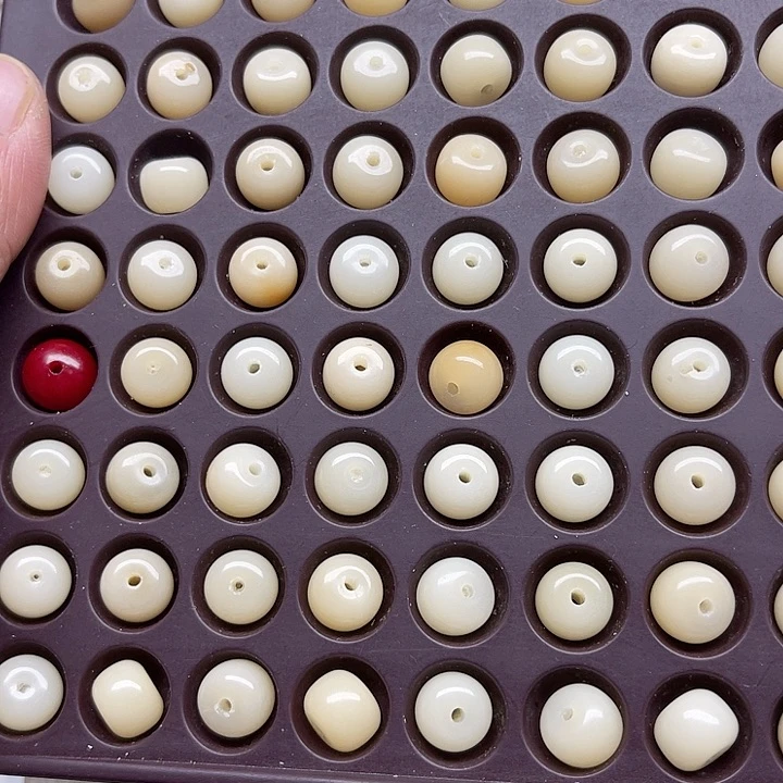 白玉菩提吊坠༻****姐微瑕10-8冰墩180