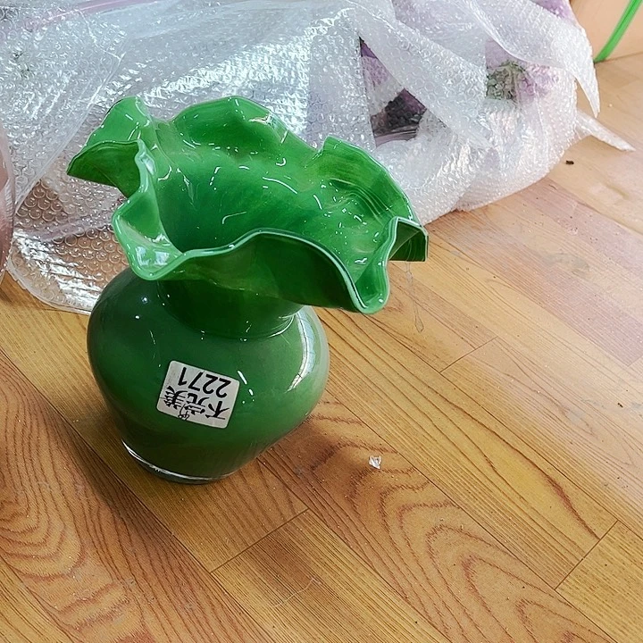 家悦琉璃花瓶摆件不完美