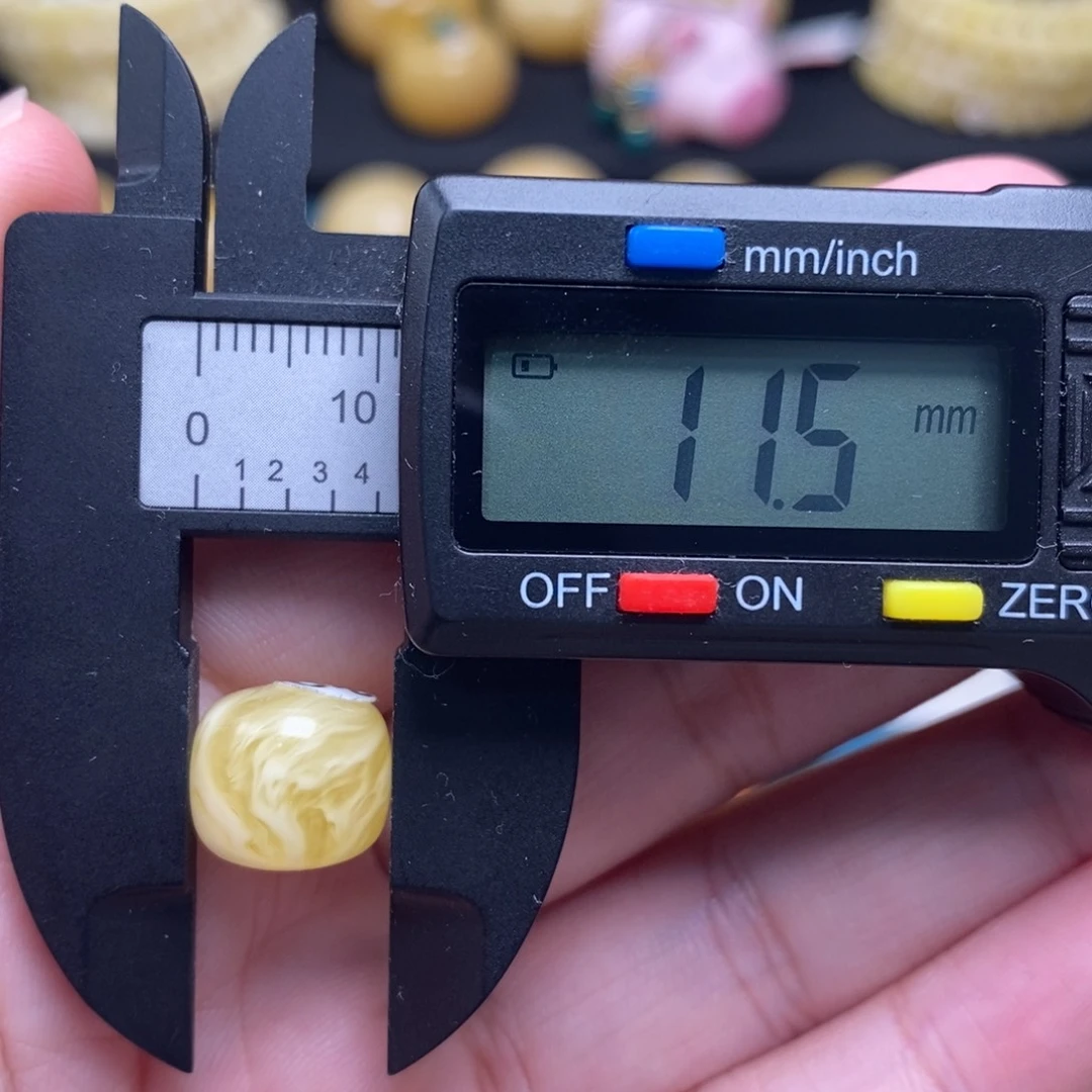 蜜蜡未镶嵌珠宝奇石