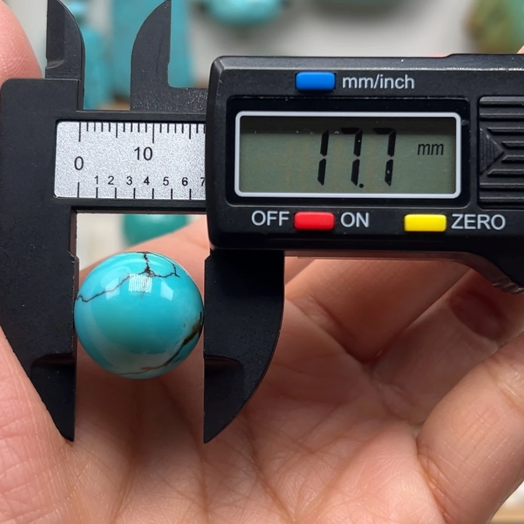 乡***上绿松石未镶嵌珠宝奇石