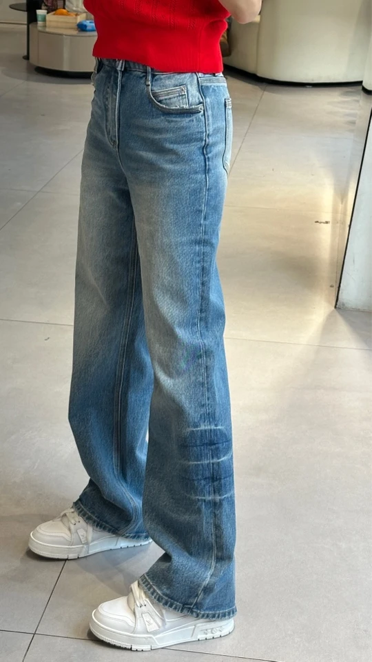 早春新款蓝色显瘦窄版直筒牛仔裤