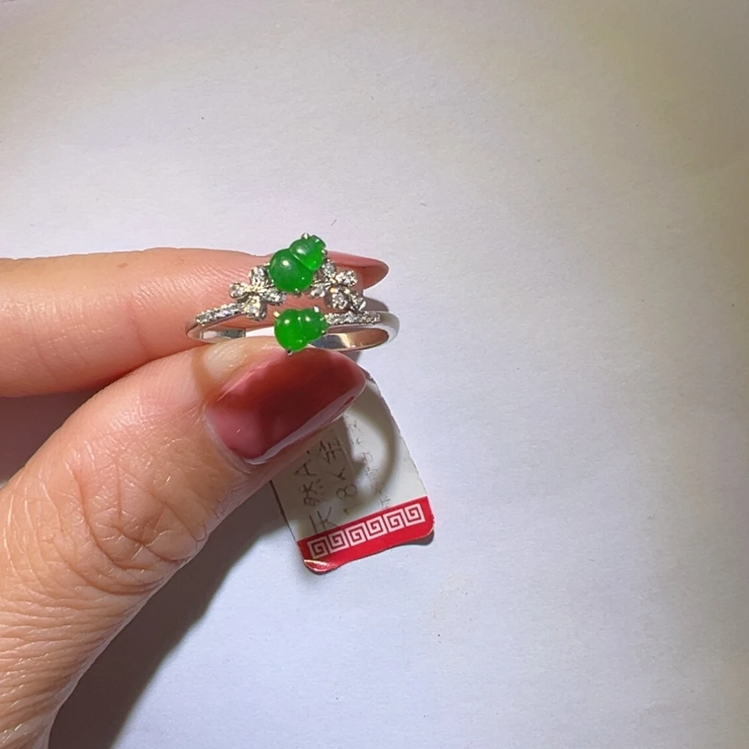 翡翠颈饰18K金镶嵌戒指