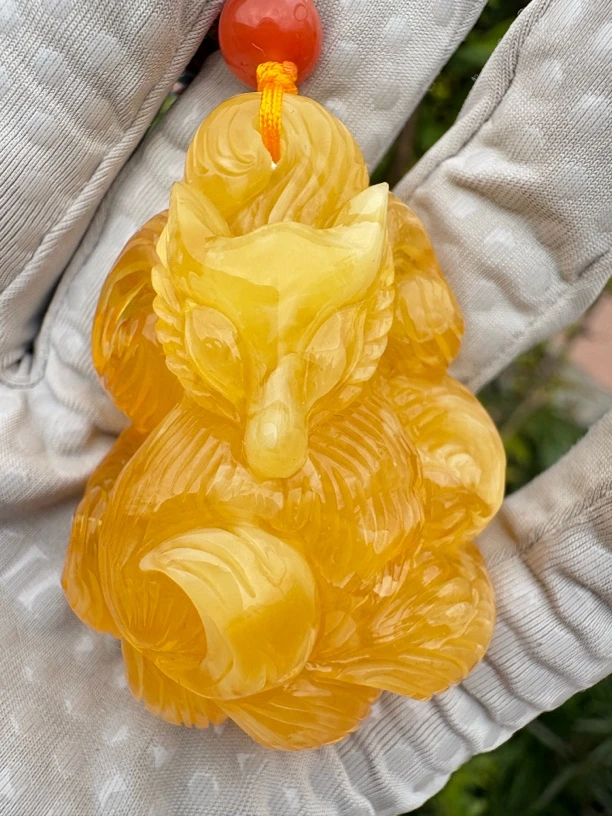 假一赔十，天然琥珀蜜蜡，蜜蜡雕刻件，蜜蜡吊坠，九尾，凤九 编号1
