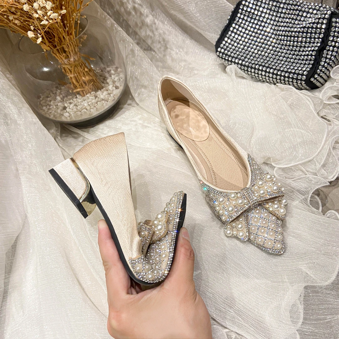 尖头平底水钻单鞋女2025新款浅口百搭配裙子仙女风高跟鞋