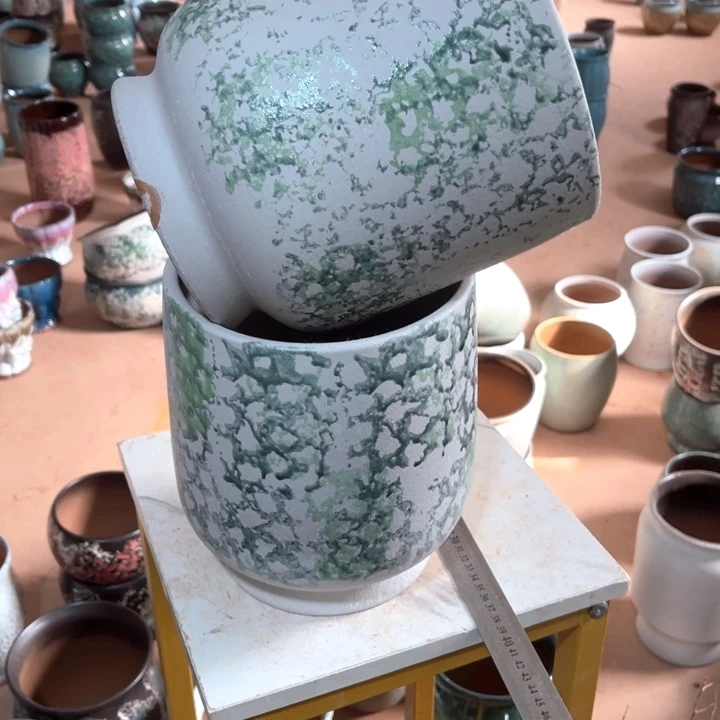 紫砂花盆口径20高度23两只小瑕疵