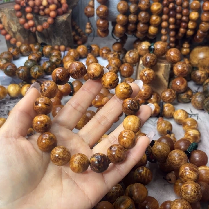 漏***酒松木木雕款15手串