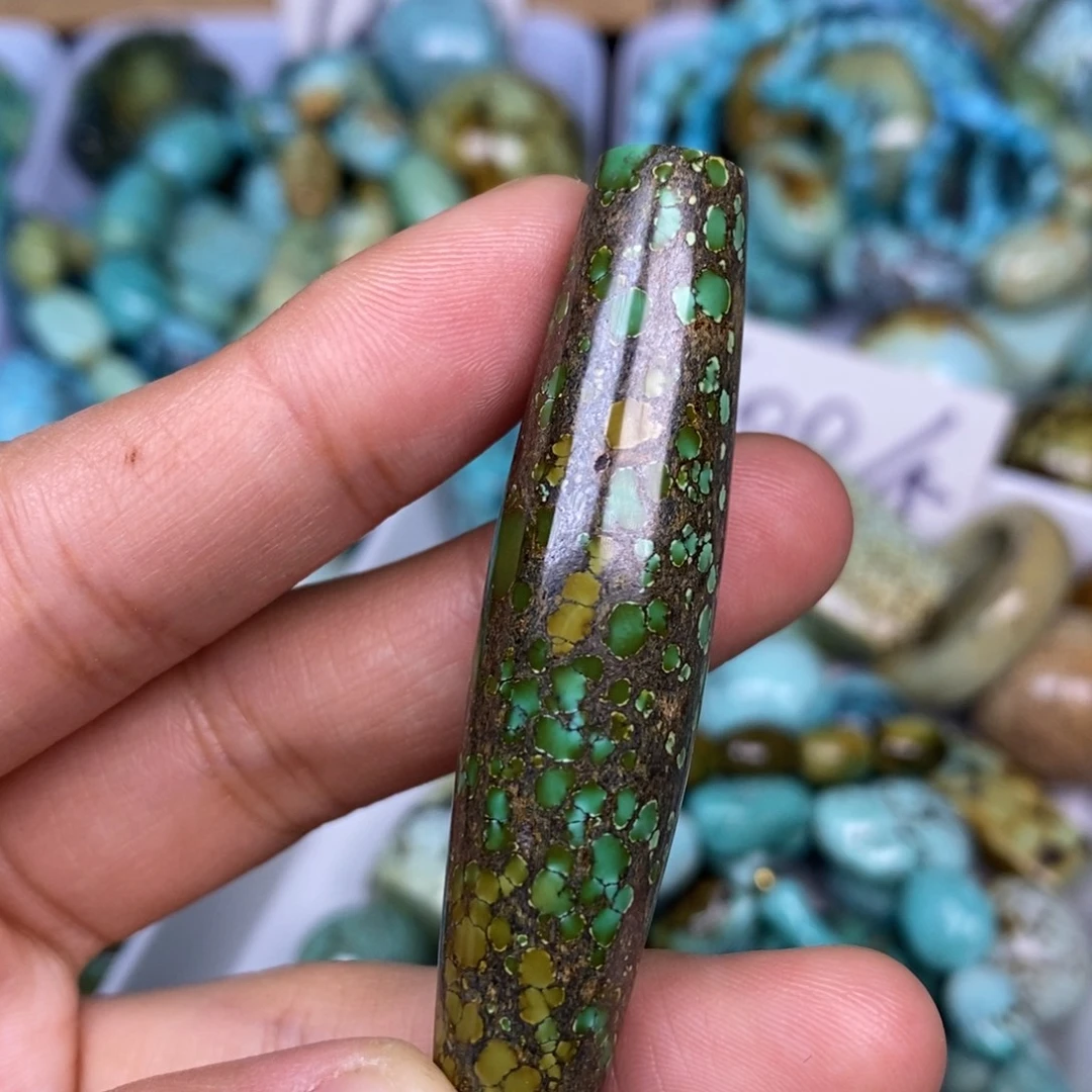 绿松石未镶嵌颈饰