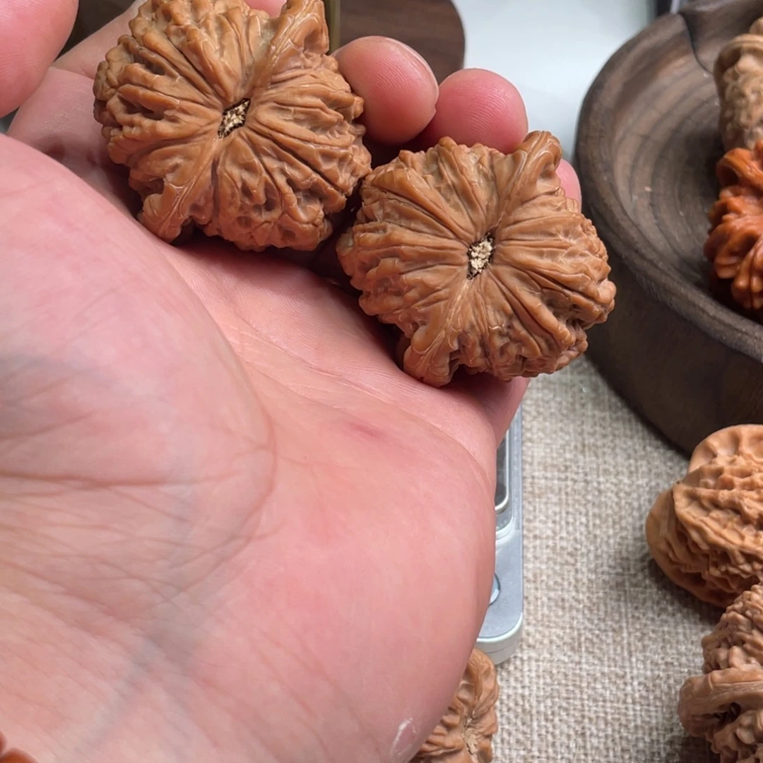 喝****文玩核桃把件血麒麟45